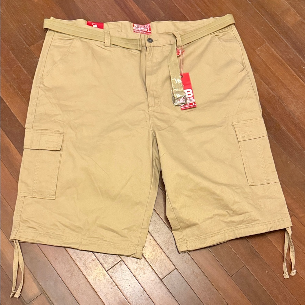 Relaxed Khaki Cargo Shorts with Utility Pockets